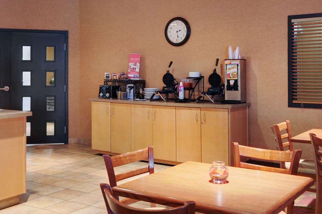 Pomeroy Inn And Suites Chetwynd Restaurace fotografie