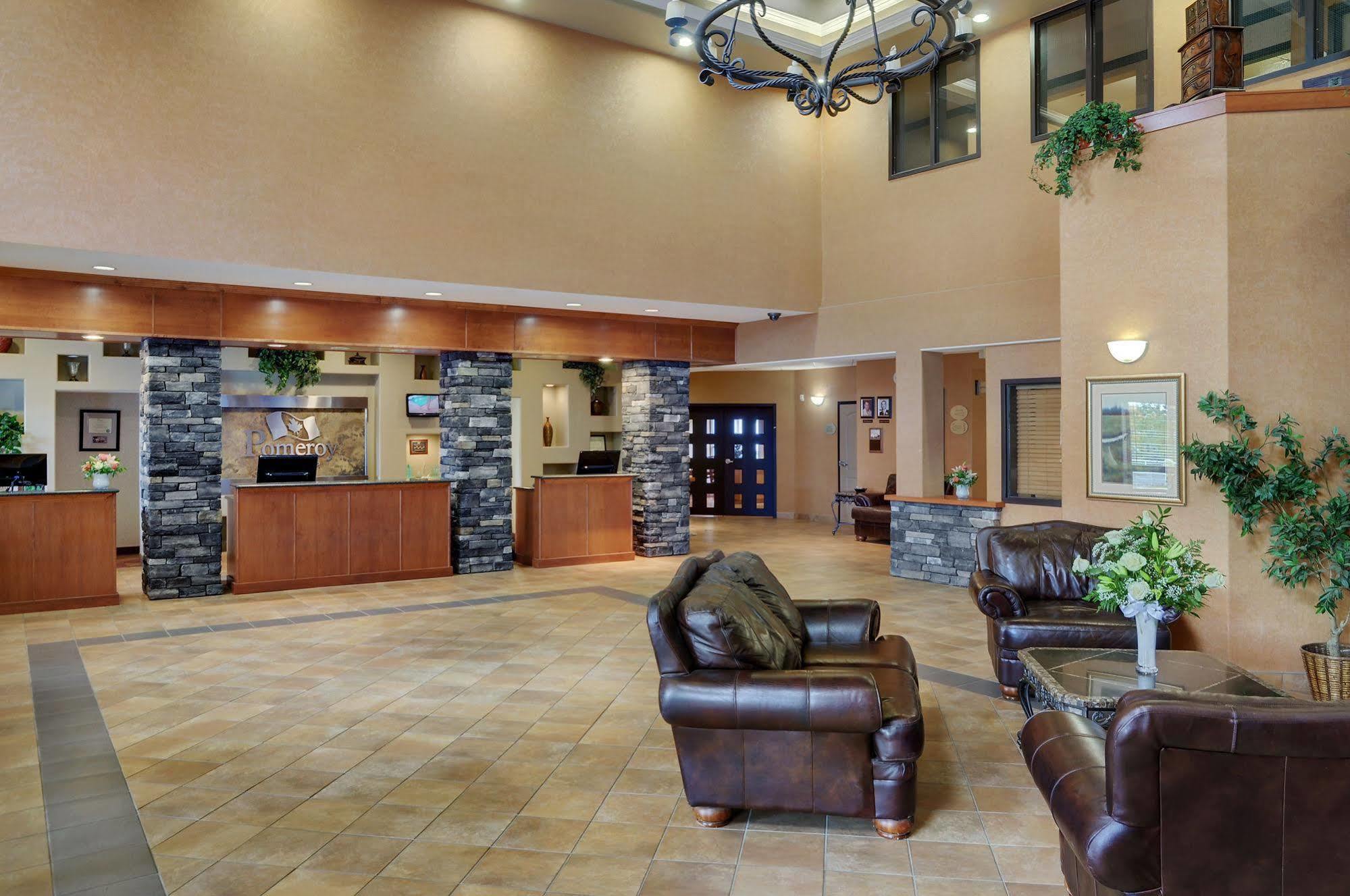 Pomeroy Inn And Suites Chetwynd Exteriér fotografie